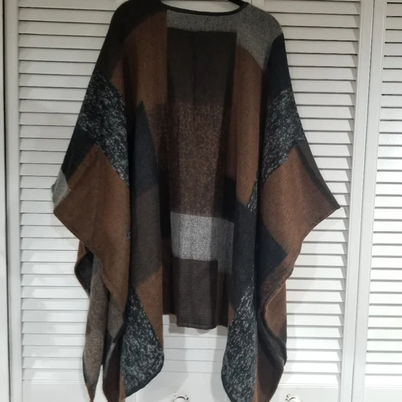 🎉HP🎉Soft & Cozy Poncho - Picture 2 of 8